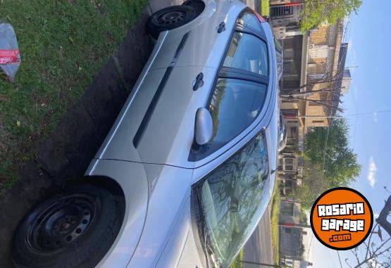 Autos - Ford Focus 2005 Nafta 106000Km - En Venta