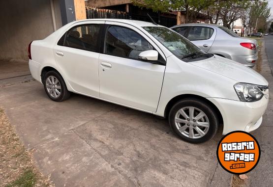 Autos - Toyota Etios yaris 2016 Nafta 111111Km - En Venta