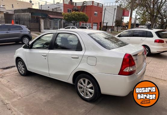 Autos - Toyota Etios yaris 2016 Nafta 111111Km - En Venta