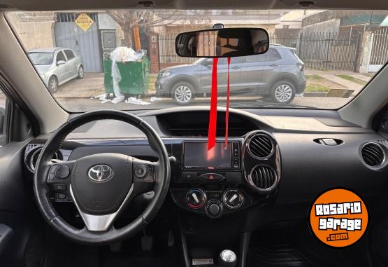 Autos - Toyota Etios yaris 2016 Nafta 111111Km - En Venta