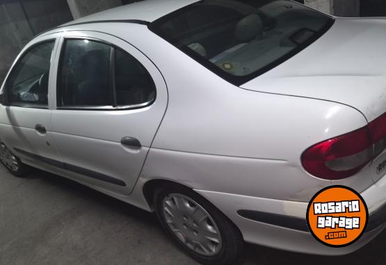 Autos - Renault Megane tricuerpo 2000 Nafta 138000Km - En Venta