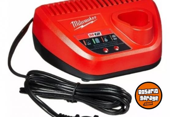 Herramientas - Cargador de bateria para atornillador milwankee - En Venta