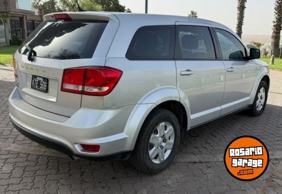 Camionetas - Dodge journey 2011 Nafta 135000Km - En Venta