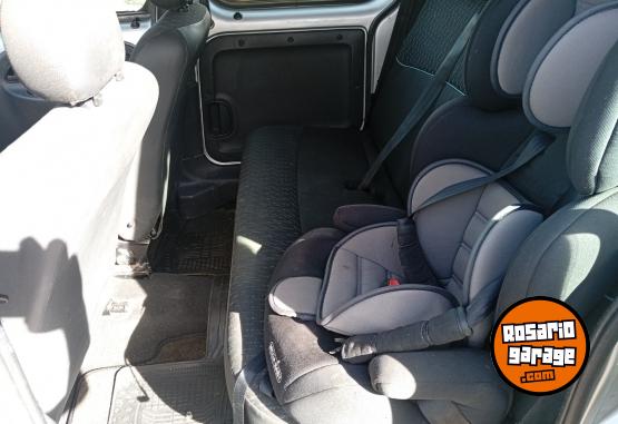 Utilitarios - Renault Kangoo 2016 GNC 257000Km - En Venta