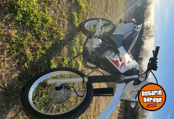 Motos - Honda Tornado 2024 Nafta 5500Km - En Venta