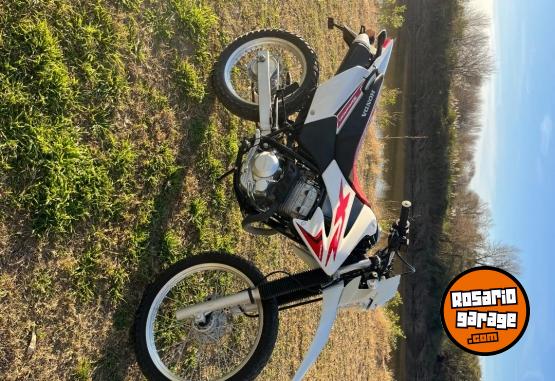 Motos - Honda Tornado 2024 Nafta 5500Km - En Venta