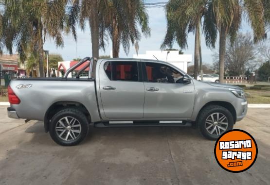 Camionetas - Toyota Hilux SRX 2016 4x4 2016 Diesel 183000Km - En Venta