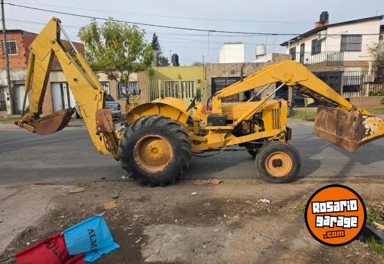 Camiones y Grúas - JOHN DEERE - En Venta