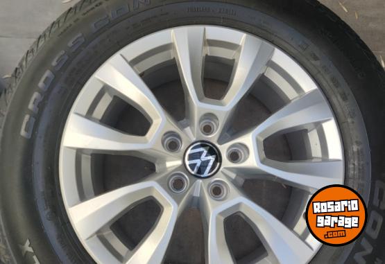 Accesorios para Autos - Llantas 17 Amarok Muy buenas. $1.600.000 las 4. No bajo precio. - En Venta