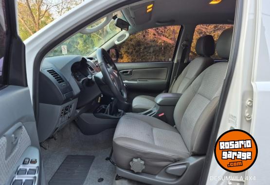 Camionetas - Toyota HILUX SR 2015 Diesel 270000Km - En Venta