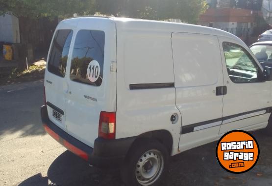 Utilitarios - Peugeot Partner 2011 Diesel 279000Km - En Venta