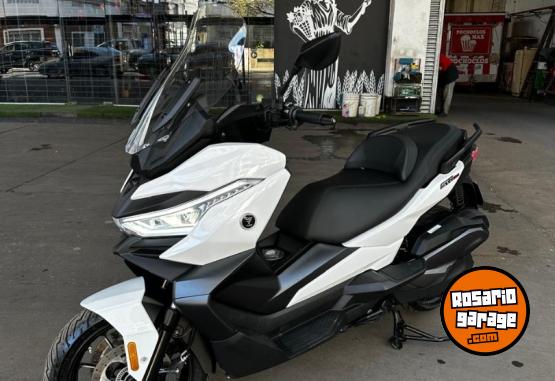 Motos - Voge Sr4 Max Pro 2025 Nafta 3500Km - En Venta