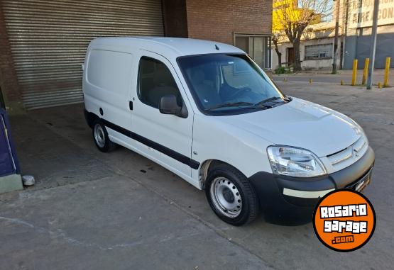Utilitarios - Citroen Berlingo partner kangoo 2011 Diesel 270000Km - En Venta