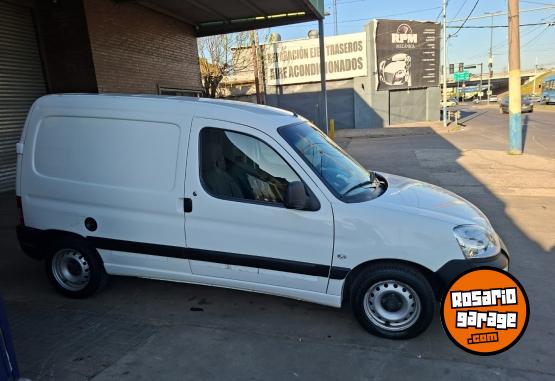 Utilitarios - Citroen Berlingo partner kangoo 2011 Diesel 270000Km - En Venta