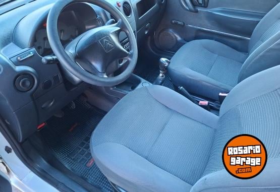 Utilitarios - Citroen Berlingo partner kangoo 2011 Diesel 270000Km - En Venta