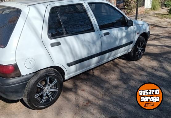 Autos - Renault Clio 1996 Diesel 200000Km - En Venta