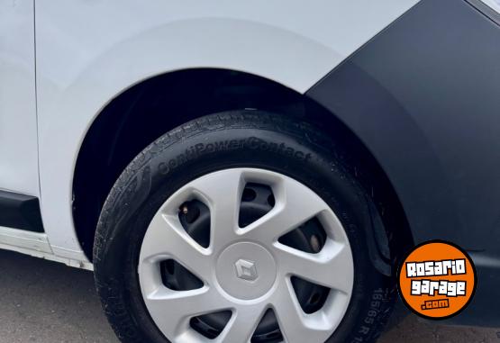 Utilitarios - Renault Kangoo 2023 Diesel 31000Km - En Venta