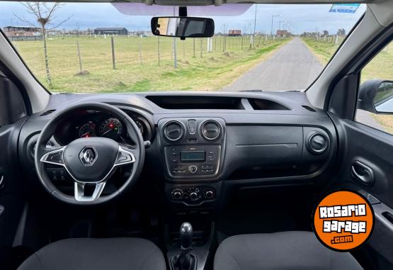 Utilitarios - Renault Kangoo 2023 Diesel 31000Km - En Venta