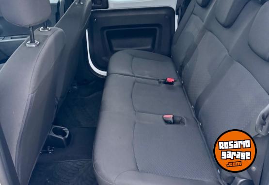 Utilitarios - Renault Kangoo 2023 Diesel 31000Km - En Venta