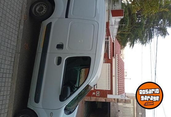 Utilitarios - Renault Kangoo furgon 2014 GNC 290000Km - En Venta