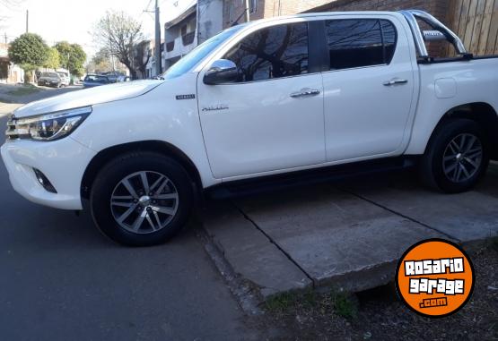 Camionetas - Toyota HILUX SRX AUTOMATICA 4X4 2018 Diesel 29000Km - En Venta