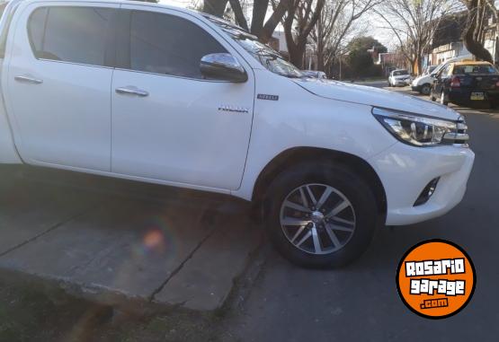 Camionetas - Toyota HILUX SRX AUTOMATICA 4X4 2018 Diesel 29000Km - En Venta