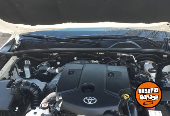 Camionetas - Toyota HILUX SRX AUTOMATICA 4X4 2018 Diesel 29000Km - En Venta
