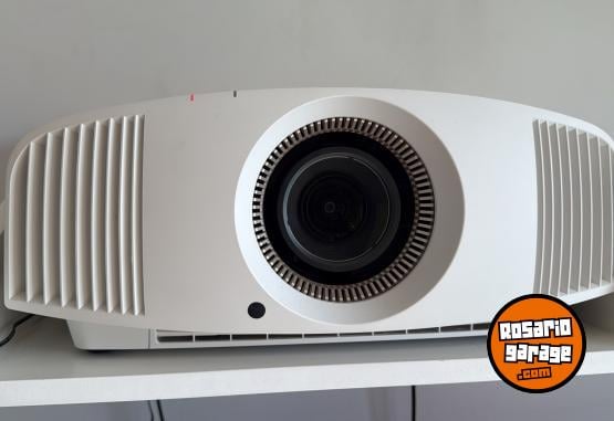 Electrónica - Proyector Sony VPL-VW360ES 4K HDR - Estado Impecable - En Venta