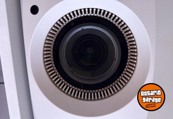 Electrónica - Proyector Sony VPL-VW360ES 4K HDR - Estado Impecable - En Venta