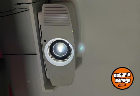 Electrónica - Proyector Sony VPL-VW360ES 4K HDR - Estado Impecable - En Venta
