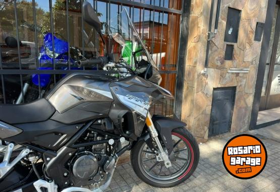 Motos - Benelli TRK 250 2024 Nafta 4900Km - En Venta