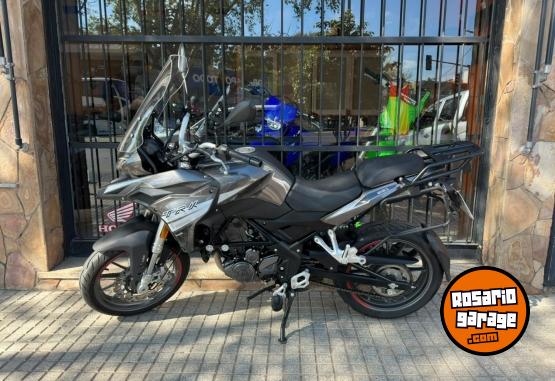 Motos - Benelli TRK 250 2024 Nafta 4900Km - En Venta