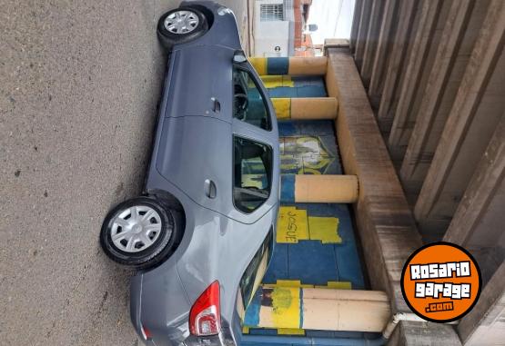 Autos - Renault Logan authentique 2014 Nafta 167000Km - En Venta