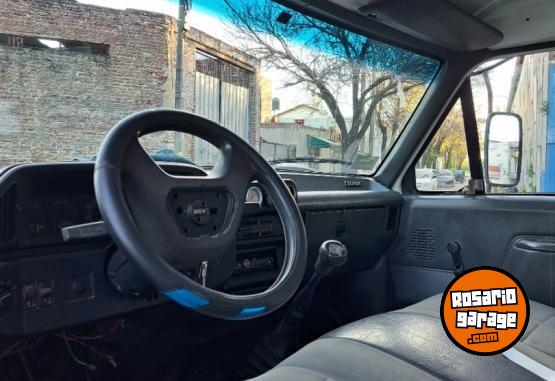 Camiones y Grúas - Ford 4000 - En Venta