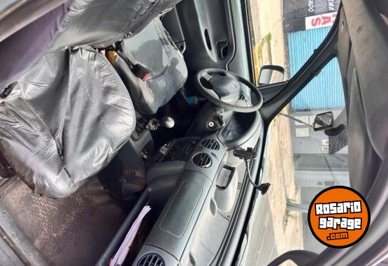 Utilitarios - Renault kangoo 2001 Nafta 398500Km - En Venta