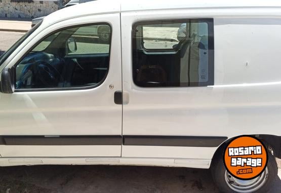 Utilitarios - Peugeot Partner 2017 Nafta 180000Km - En Venta