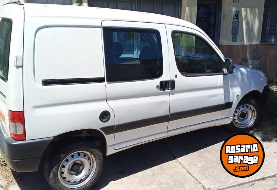 Utilitarios - Peugeot Partner 2017 Nafta 180000Km - En Venta