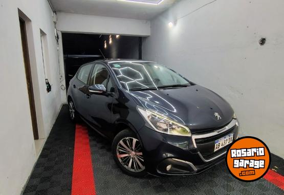 Autos - Peugeot 208 allure plus 2018 Nafta 140000Km - En Venta