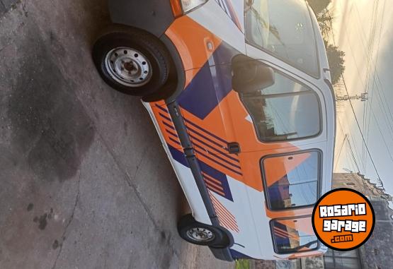 Utilitarios - Renault M�ster 2013 Diesel 300000Km - En Venta