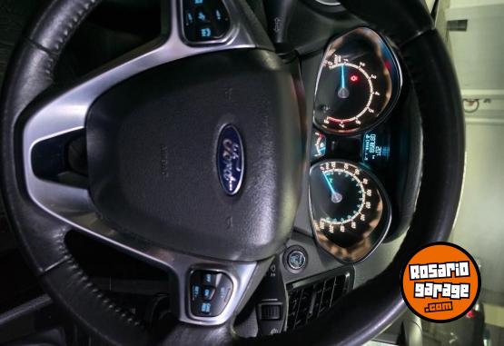 Autos - Ford Ford Fiesta Titanium 1.6 2015 Nafta 87000Km - En Venta