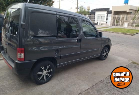 Utilitarios - Citroen Berlingo hdi 2015 Diesel 156000Km - En Venta
