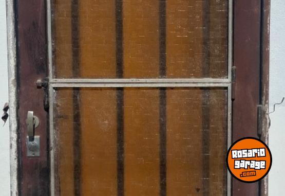 Hogar - PUERTA DE CHAPA CON MARCO, REJAS, POSTIGO Y CERRADURA - En Venta