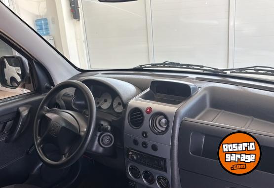 Utilitarios - Peugeot PARTNER FURGON CONFORT 2014 GNC 212553Km - En Venta
