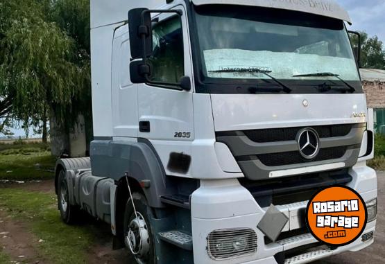 Camiones y Gr�as - Mercedes Benz 2035 - 2015 - En Venta