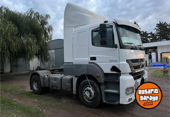 Camiones y Gr�as - Mercedes Benz 2035 - 2015 - En Venta