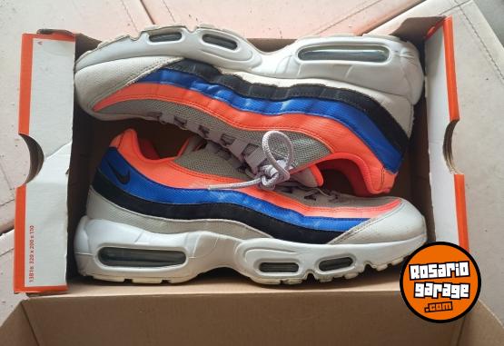 Indumentaria - Excelente Par de Zapas Nike Air Max 95 Originales Talle USA 10.5 Como Nuevas - En Venta