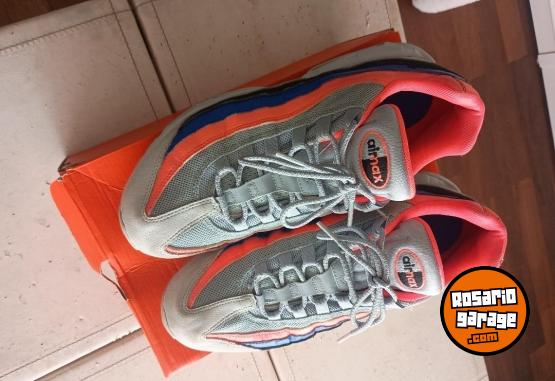 Indumentaria - Excelente Par de Zapas Nike Air Max 95 Originales Talle USA 10.5 Como Nuevas - En Venta