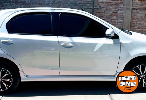 Autos - Toyota ETIOS XLS 2020 Nafta 23000Km - En Venta