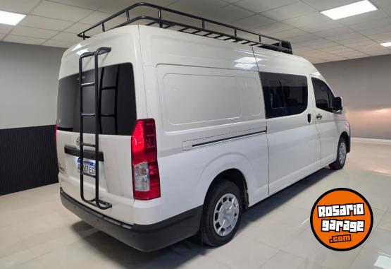 Utilitarios - Toyota HIACE 2022 Diesel 80000Km - En Venta