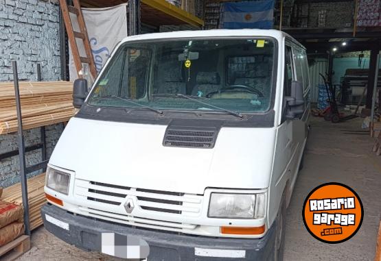 Utilitarios - Renault Trafic 2000 Diesel 111111Km - En Venta